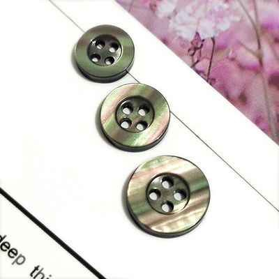 Factory Direct Selling 4 Holes Round Plastic Buttons Custom Engraved Logo Resin Button For Clothes Sweater